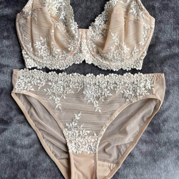 Never worn. Wacoal embrace lace chemise, bra and briefs set size 10 / small - Picture 12 of 13